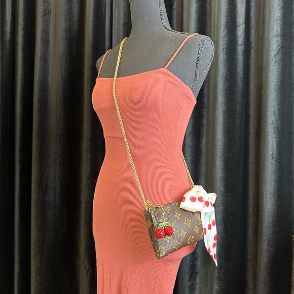 Louis Vuitton bucket bag Pouch PM or crossbody bag with chain & bag charm. - Picture 3 of 16